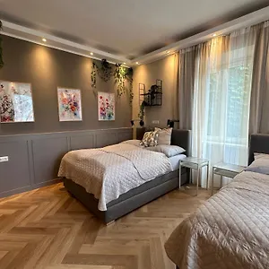 https://augustinergasse-30-1.saalbachhinterglemmhotels.com